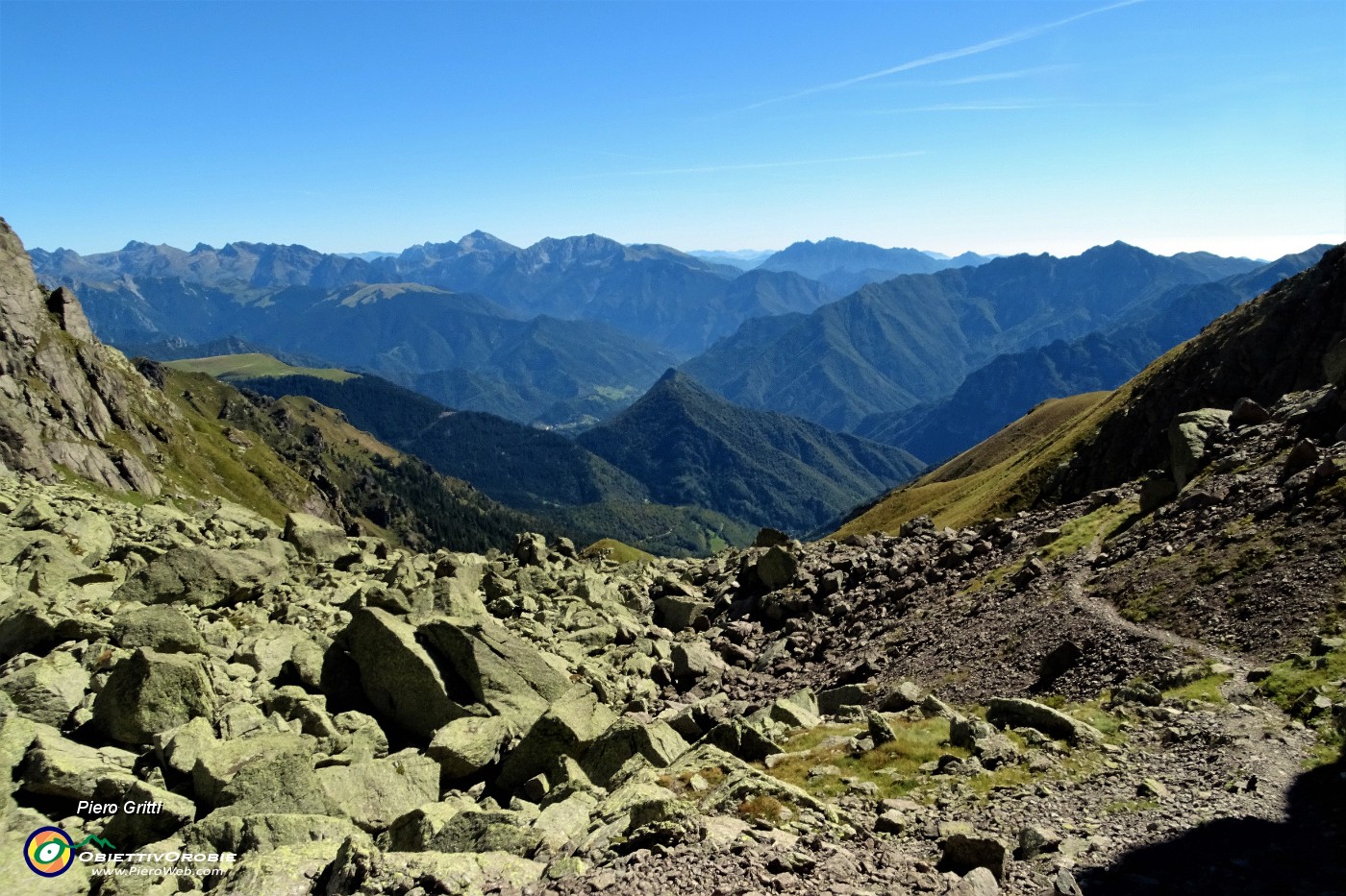 37 Salendo verso la Sfinge sentiero anche su pietraie.JPG -                                